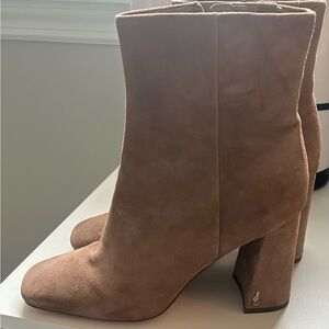 Elegant Tan Suede Ankle Boots